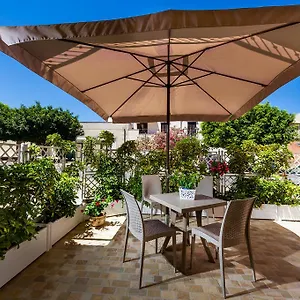 appartamenti-il-patio.sicilyhotelsitaly.net/